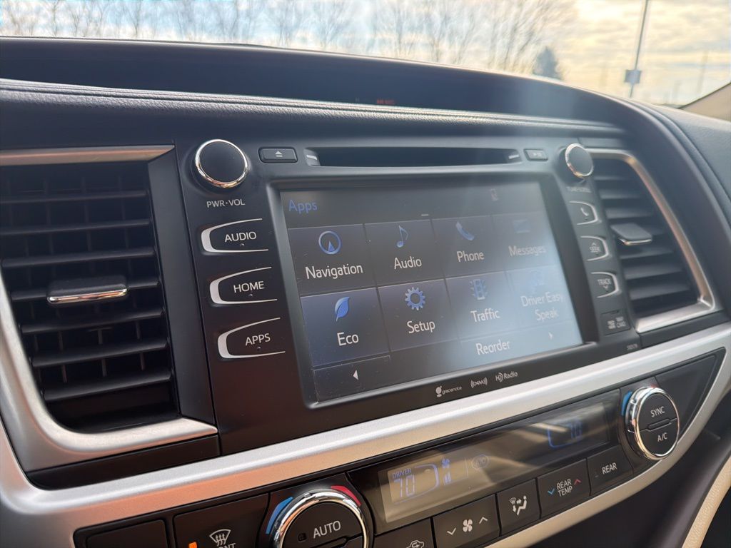 Thumbnail: 2017 Toyota Highlander - 32