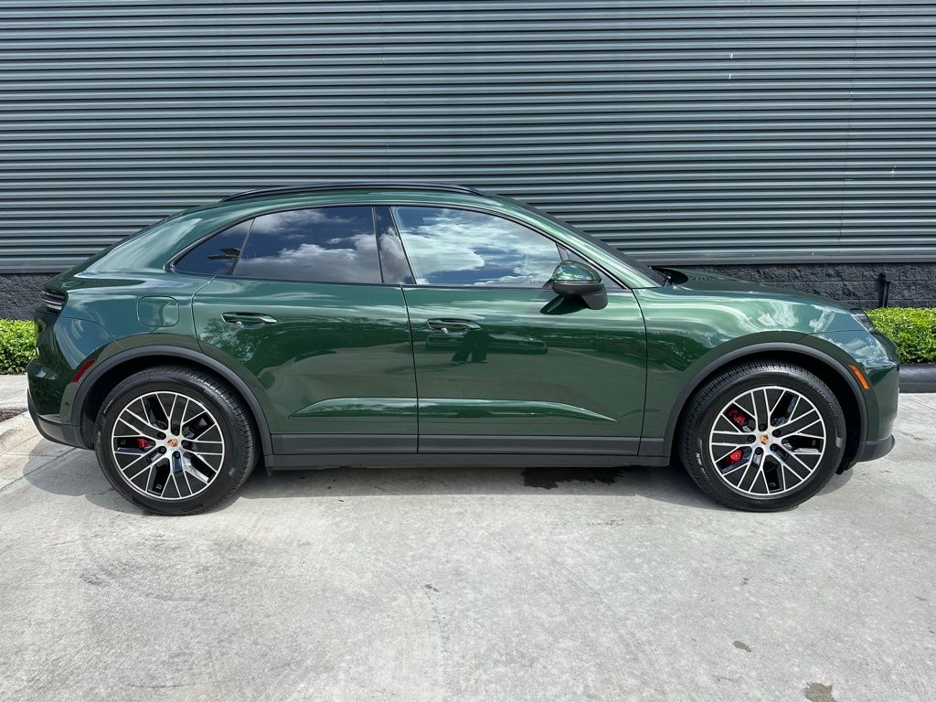 Thumbnail: 2025 Porsche Macan - 10