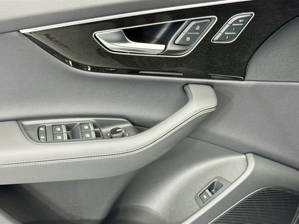 Thumbnail: 2026 Audi Q7 - 24