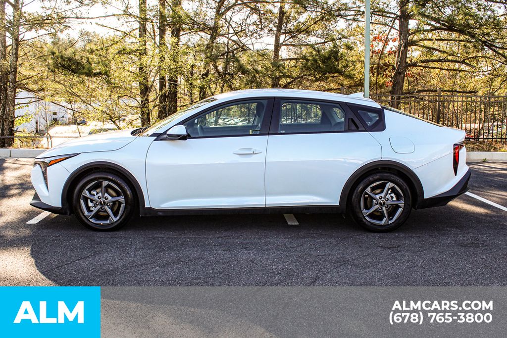 Used 2025 White Kia LXS image 7