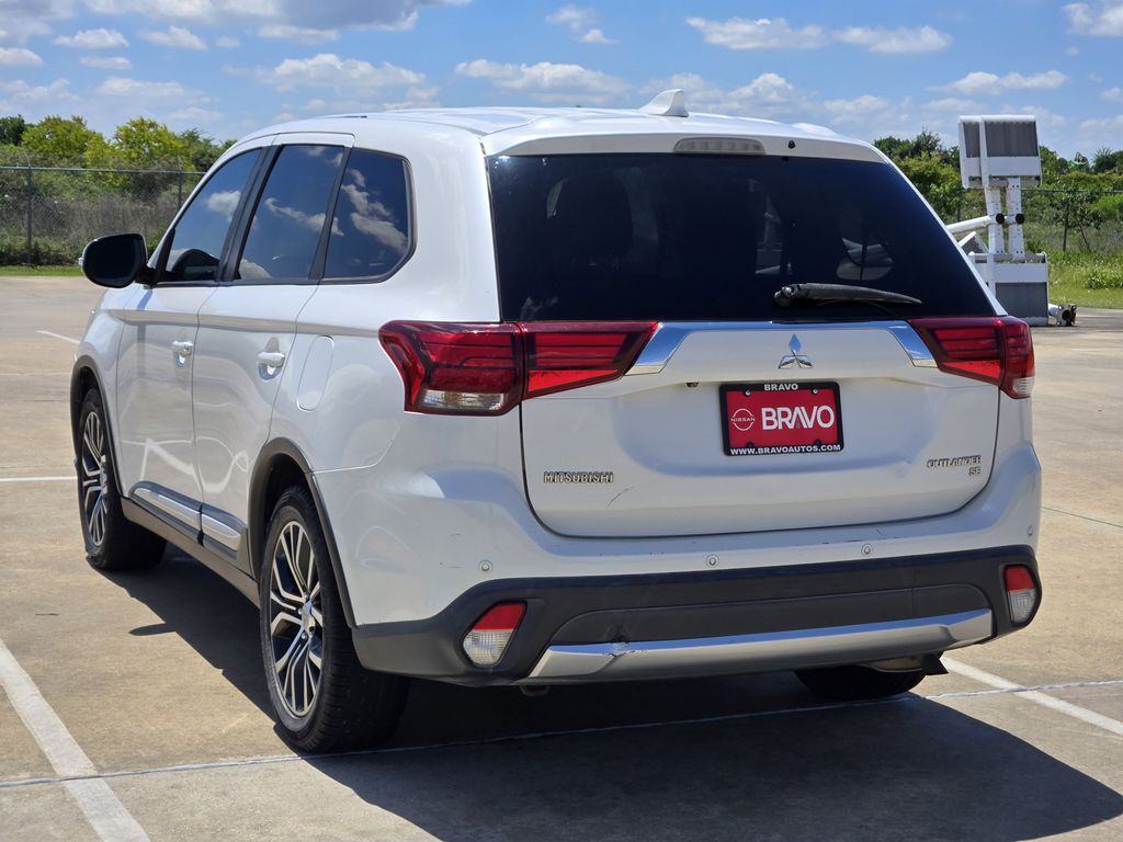 2017 Mitsubishi Outlander SE - 5