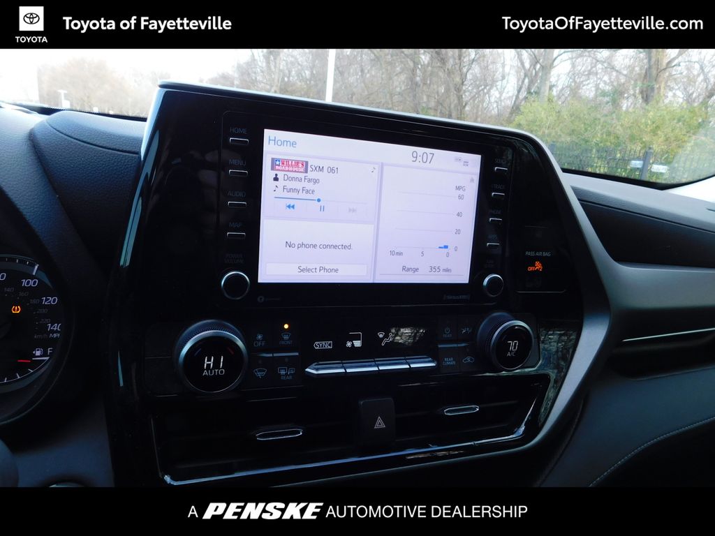 Thumbnail: 2022 Toyota Highlander - 10