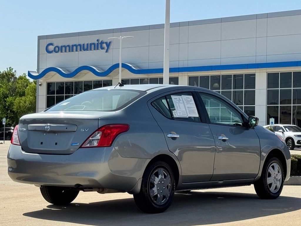 2012 Nissan Versa 1.6 SV - 1