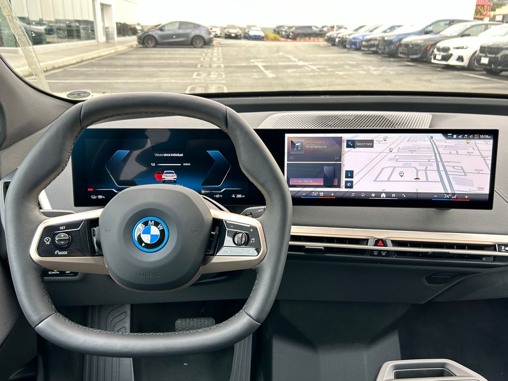 2025 BMW iX xDrive50 18