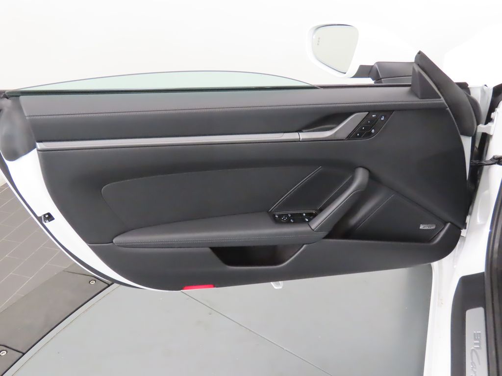 Thumbnail: 2025 Porsche 911 - 31