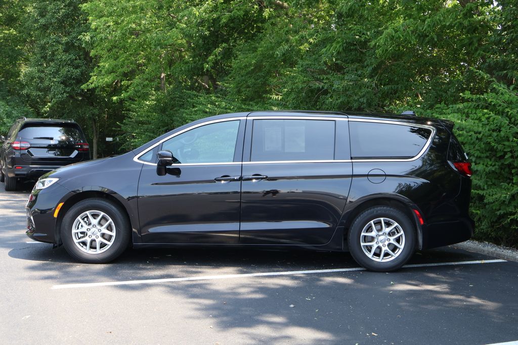 Thumbnail: 2025 Chrysler Pacifica - 4