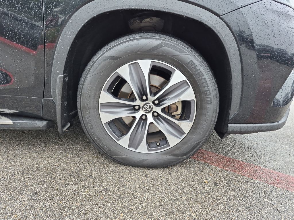 Used Car 2022 Toyota Highlander  Xle For Sale Under $30,000 In Austin, Texas