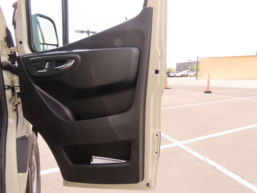 Thumbnail: 2025 Mercedes-Benz Sprinter - 24