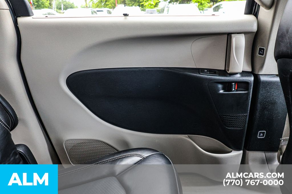 Used 2023 Black Chrysler Touring L image 54