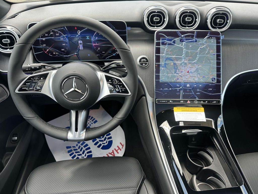 2025 Mercedes-Benz GLC 300 8