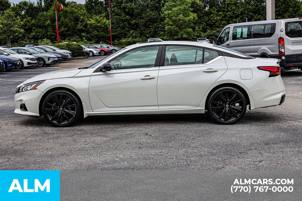 Used 2022 White Nissan 2.5 SR image 8