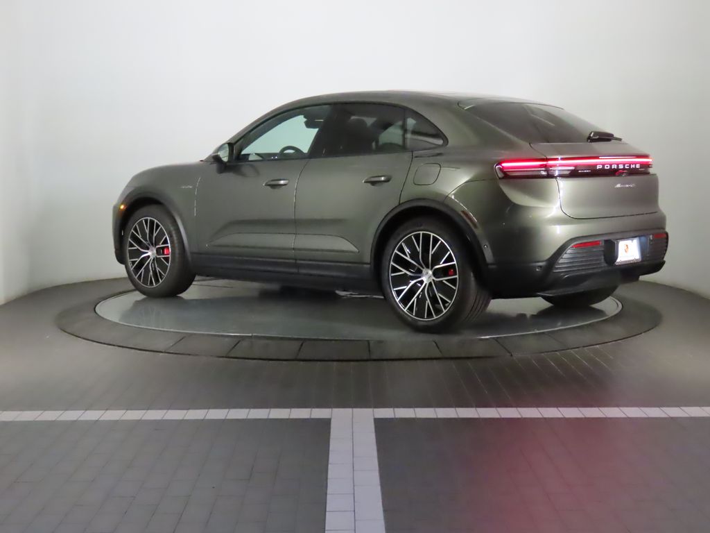 Thumbnail: 2025 Porsche Macan - 3