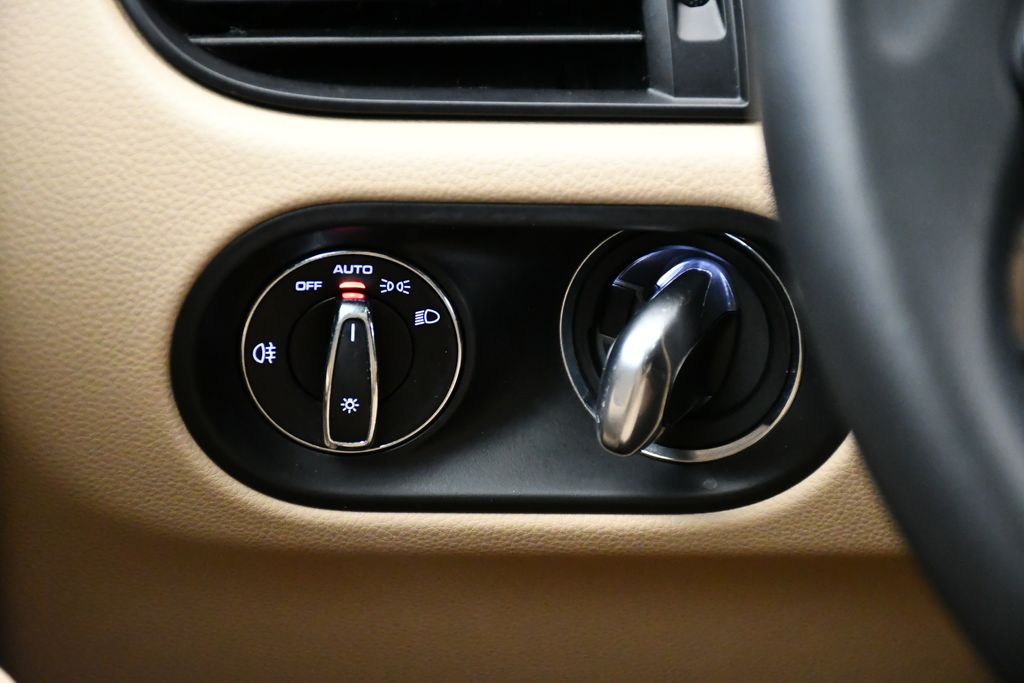 Thumbnail: 2022 Porsche Macan - 26