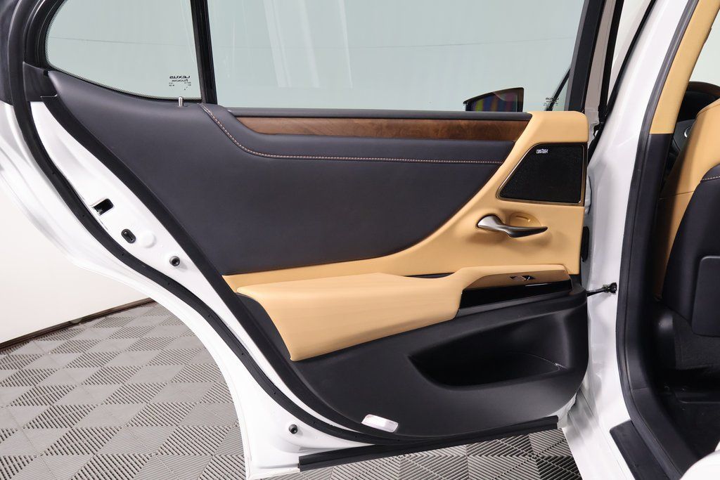 Thumbnail: 2022 Lexus ES - 14