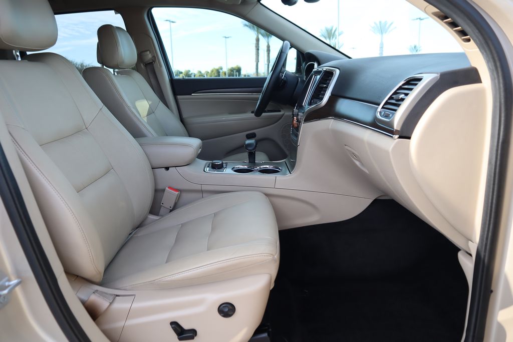 Thumbnail: 2015 Jeep Grand Cherokee - 19