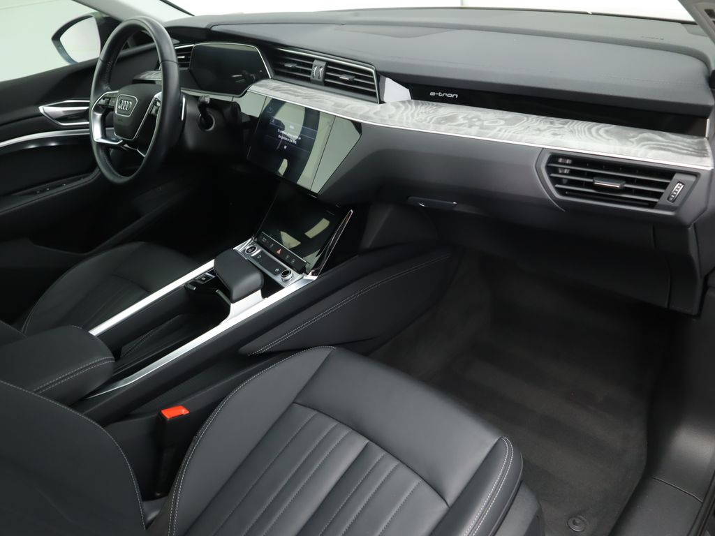 2021 Audi e-tron Premium 18