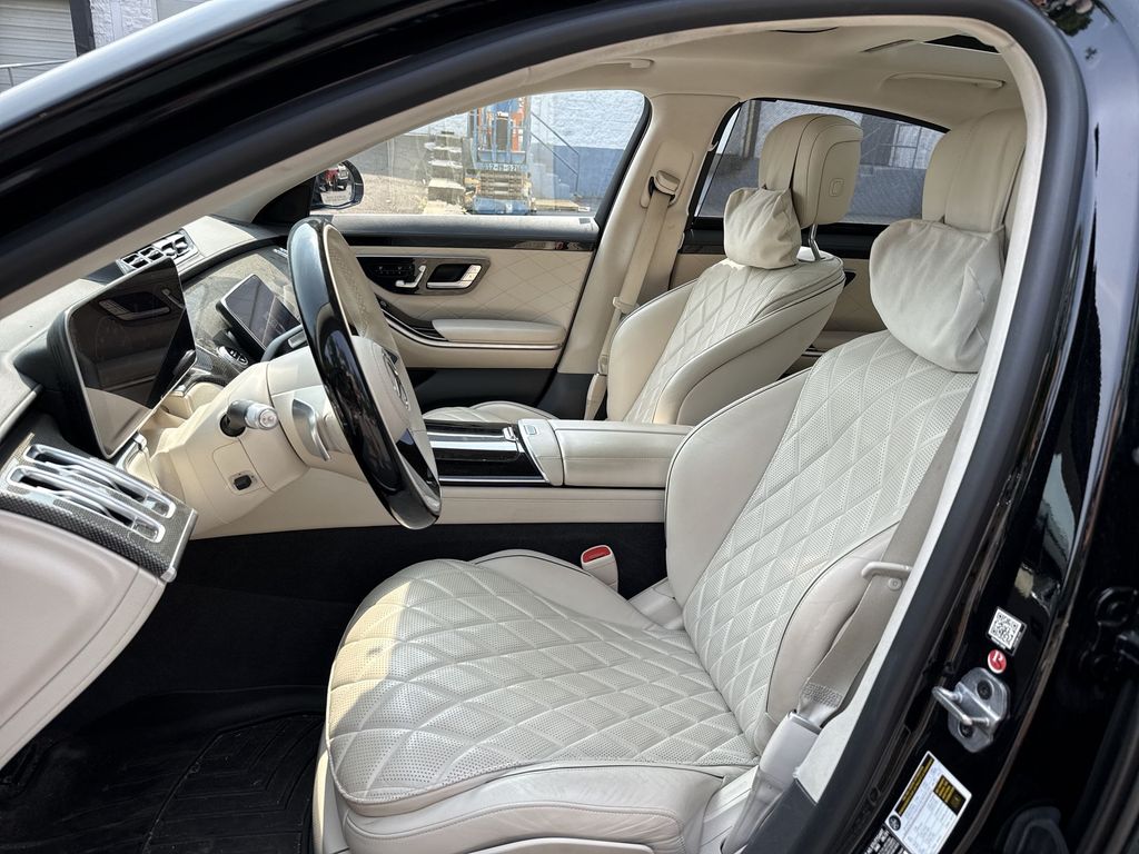 Thumbnail: 2022 Mercedes-Benz S-Class - 10