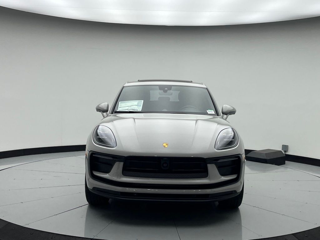 Thumbnail: 2026 Porsche Macan - 6