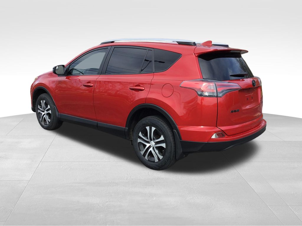 Thumbnail: 2017 Toyota RAV4 - 3