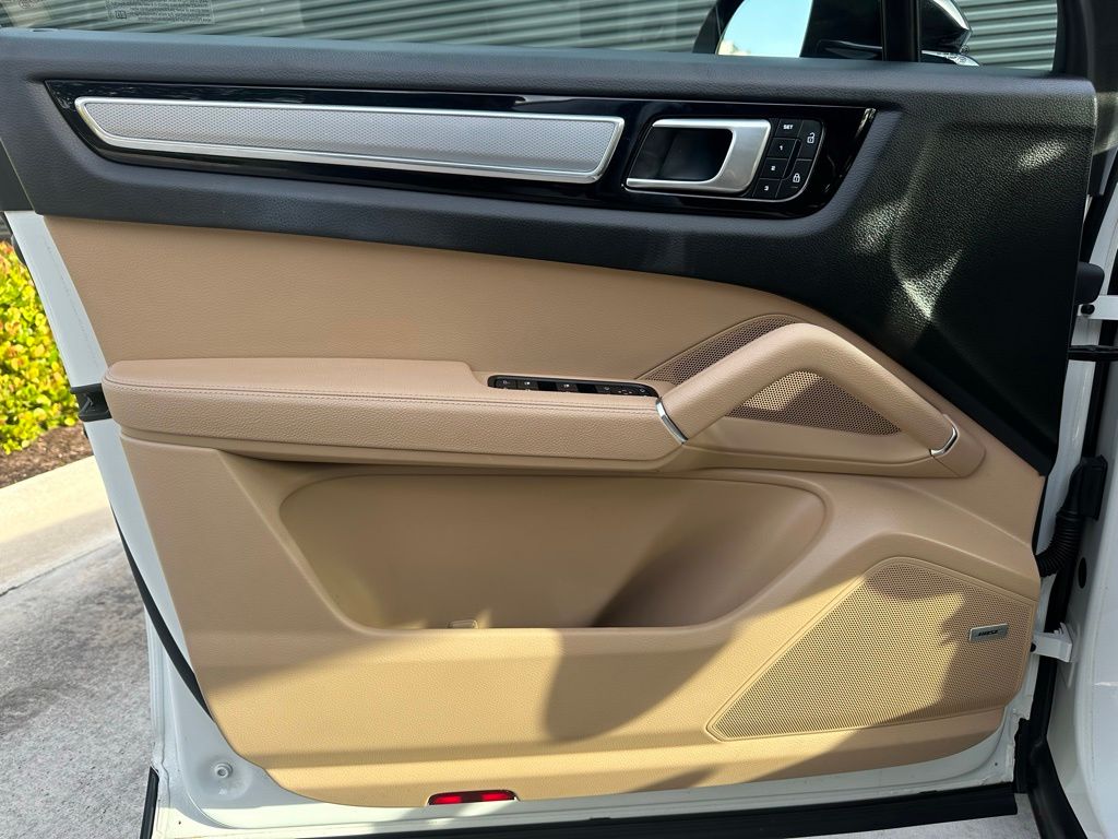 Thumbnail: 2023 Porsche Cayenne - 16