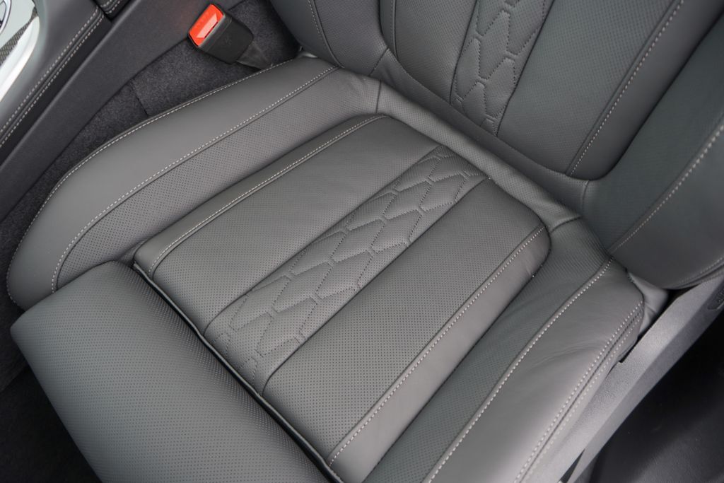 2025 BMW X7 M60i 11