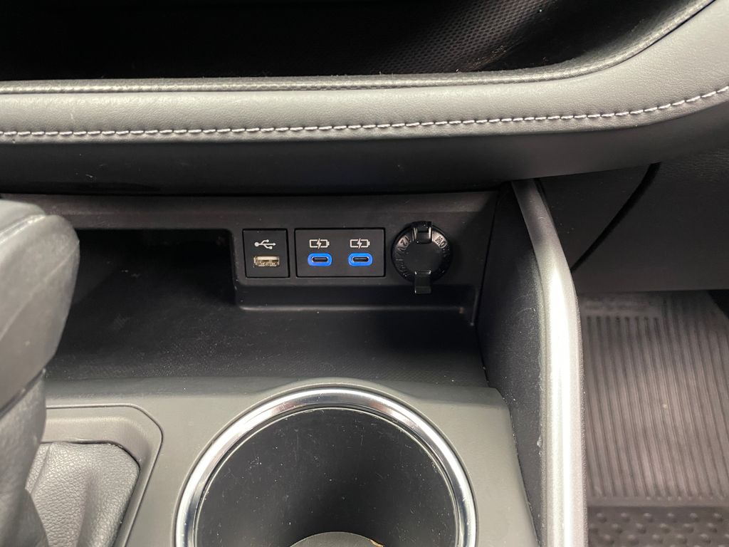 2022 Toyota Highlander XLE 28