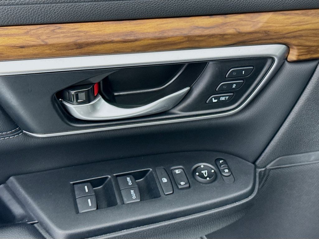 2022 Honda CR-V Hybrid Touring photo