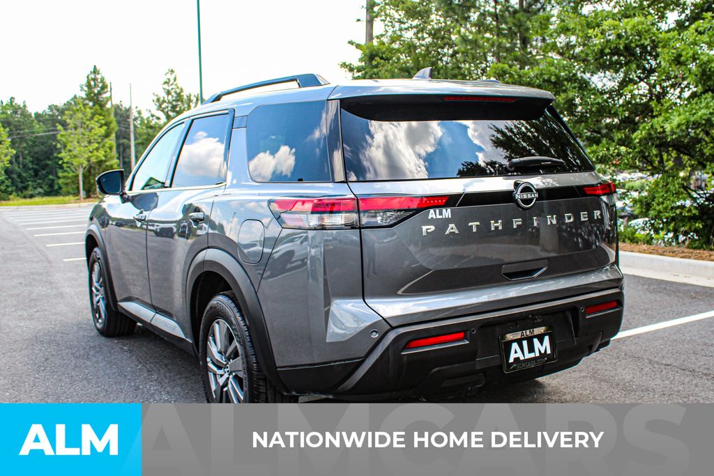 Used 2025 Gray Nissan SV image 5