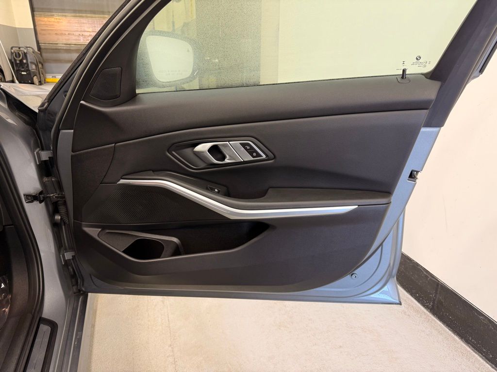 Thumbnail: 2023 BMW 3 Series - 27