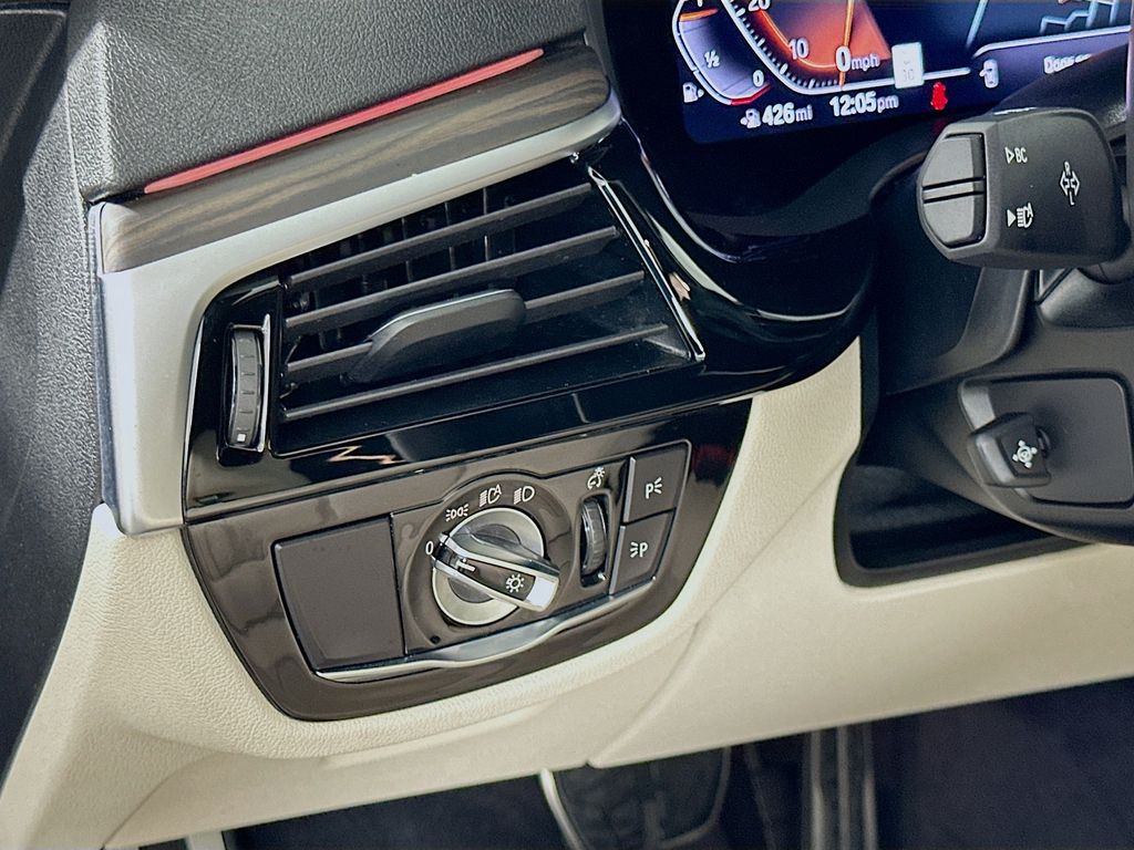 Thumbnail: 2023 BMW 5 Series - 10