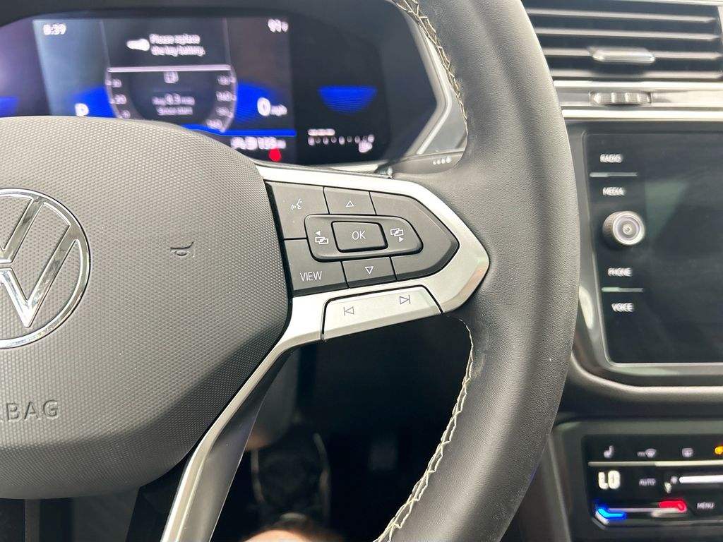 Thumbnail: 2023 Volkswagen Tiguan - 12