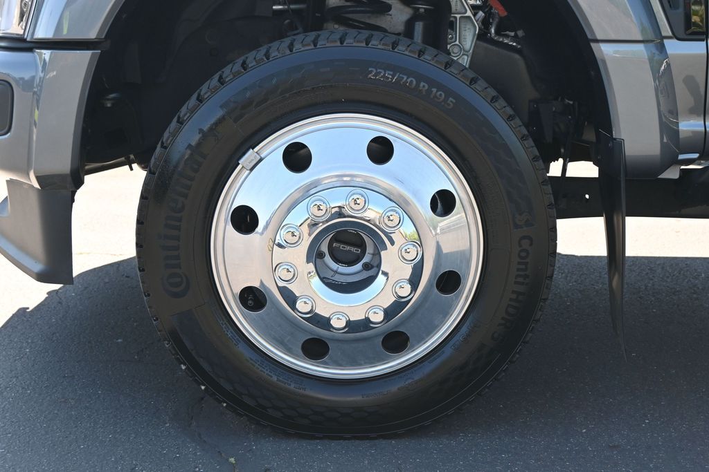 2025 Ford F-450 Super Duty Platinum