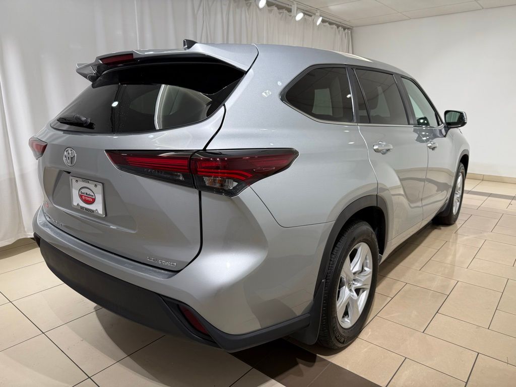 Thumbnail: 2025 Toyota Highlander - 5