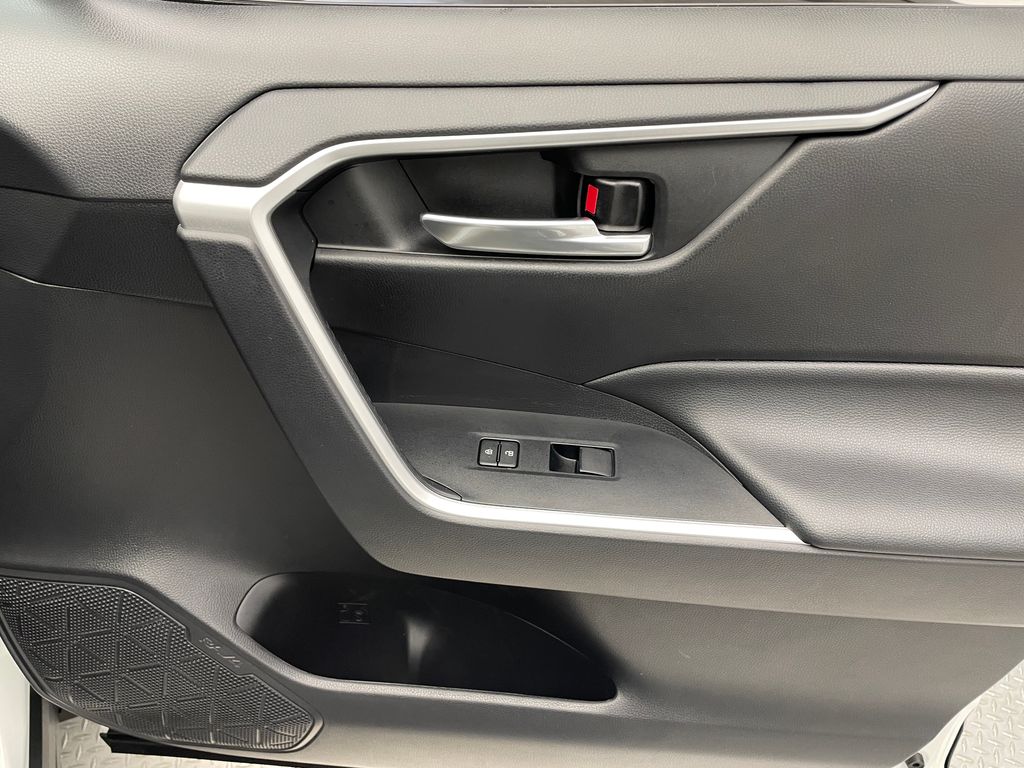2021 Toyota RAV4 XLE 15