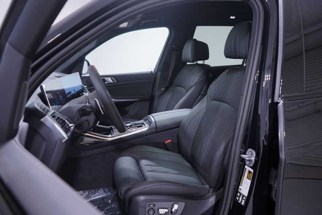 2025 BMW X7 M60i 7