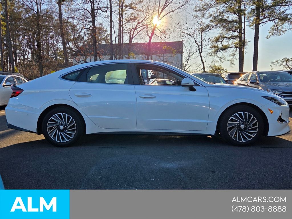 Used 2022 White Hyundai Limited image 8