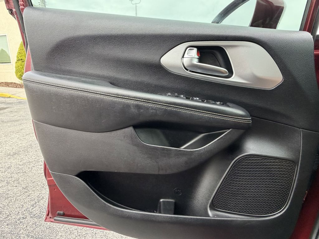 used 2019 Chrysler Pacifica car, priced at $15,392