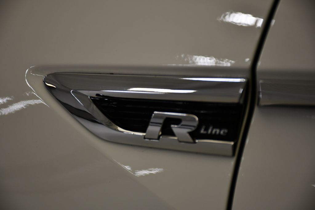 Thumbnail: 2021 Volkswagen Tiguan - 11