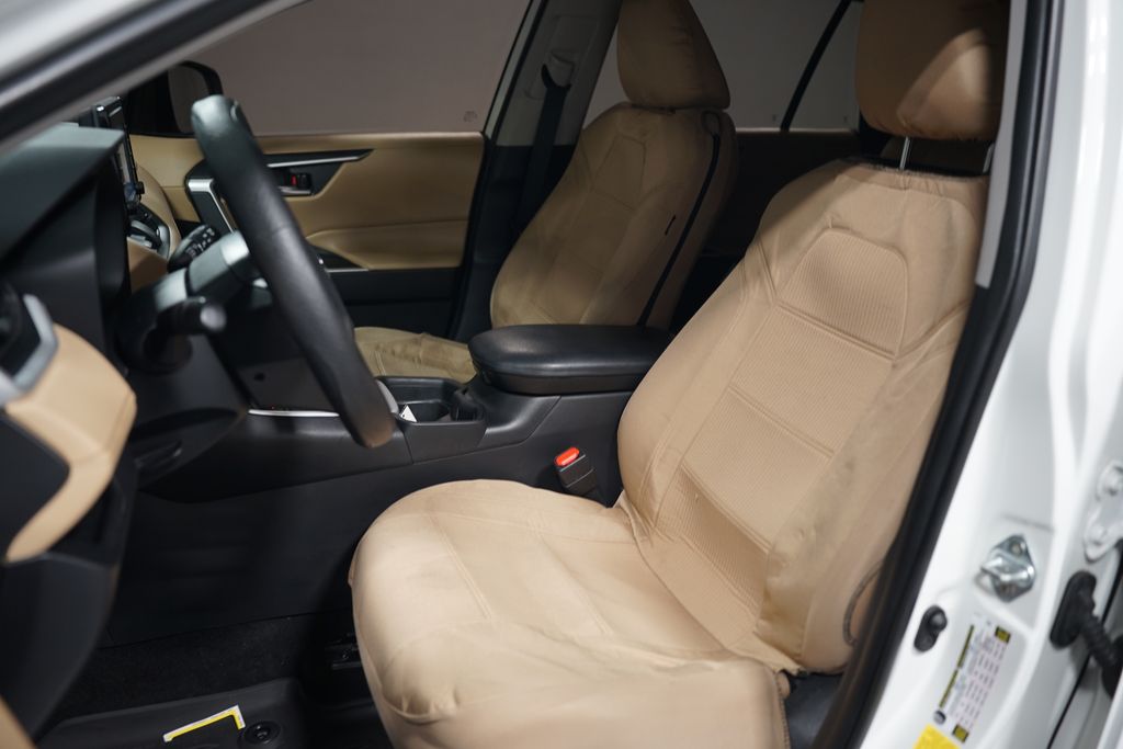 2021 Toyota RAV4 XLE 6