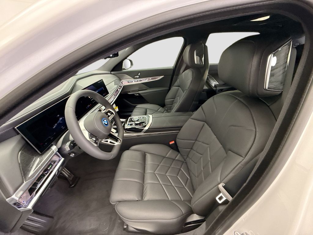 Thumbnail: 2026 BMW i7 - 18