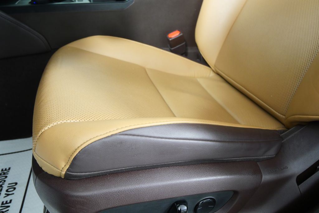 Thumbnail: 2019 Lexus ES - 9