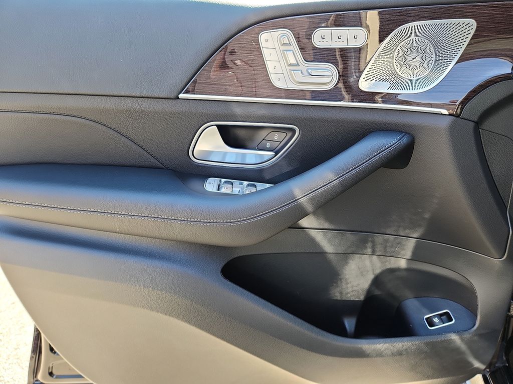 Thumbnail: 2026 Mercedes-Benz GLE - 12