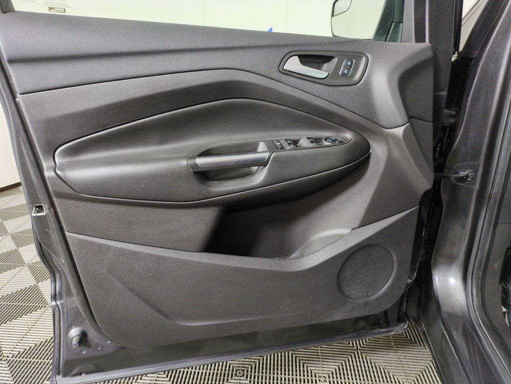 Used 2017 Ford Escape SE For Sale in Fort Wayne, IN