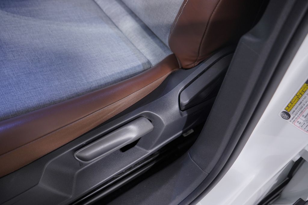 Thumbnail: 2023 Volkswagen ID.4 - 17