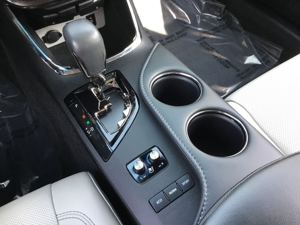 2018 Toyota Avalon Limited 23