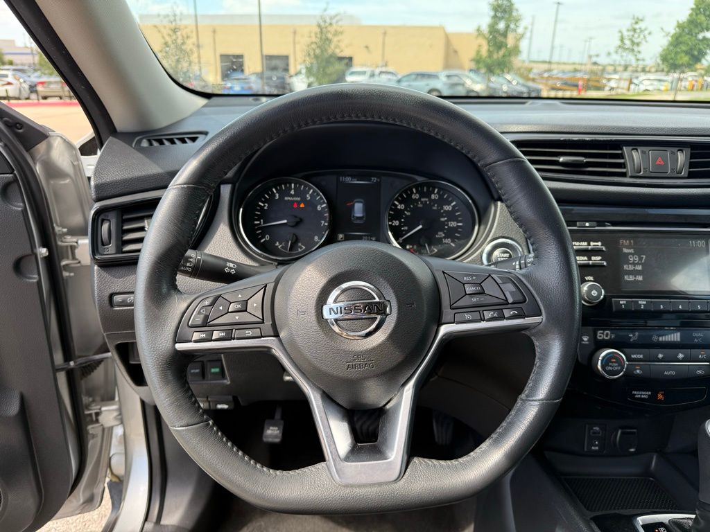 Thumbnail: 2017 Nissan Rogue - 18