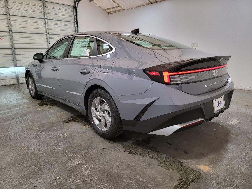 2025 Hyundai Sonata SE 2