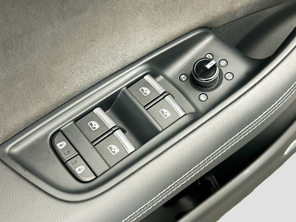 Thumbnail: 2023 Audi SQ8 - 22