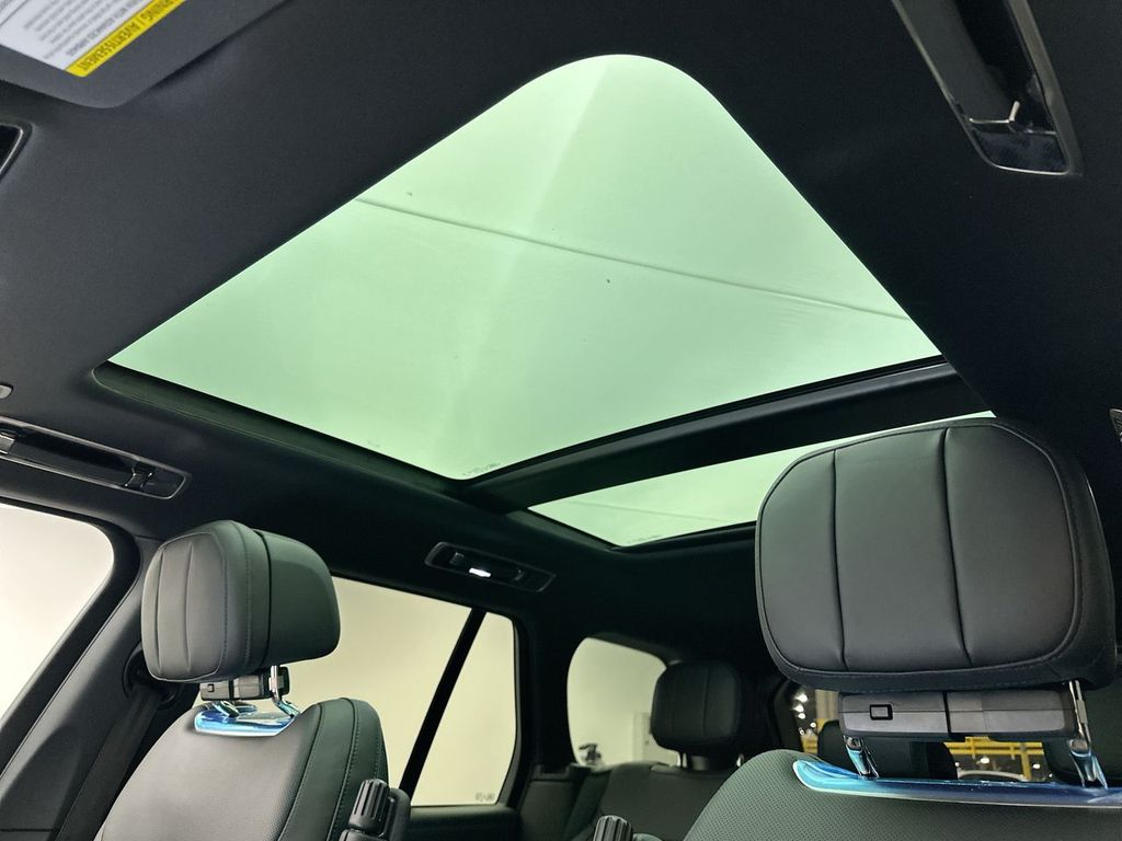 Thumbnail: 2025 Land Rover Range Rover - 10