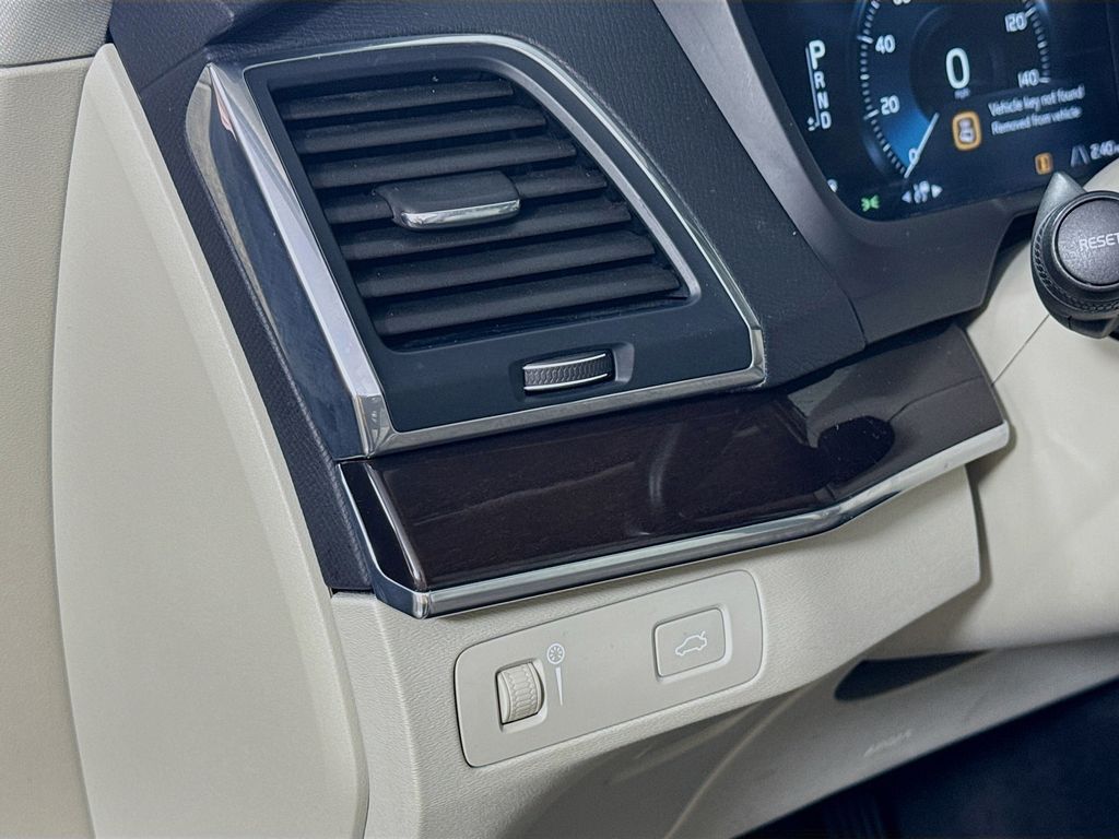 Used Car 2019 Volvo Xc90  T5 Momentum For Sale Under $20,000 In Austin, Texas